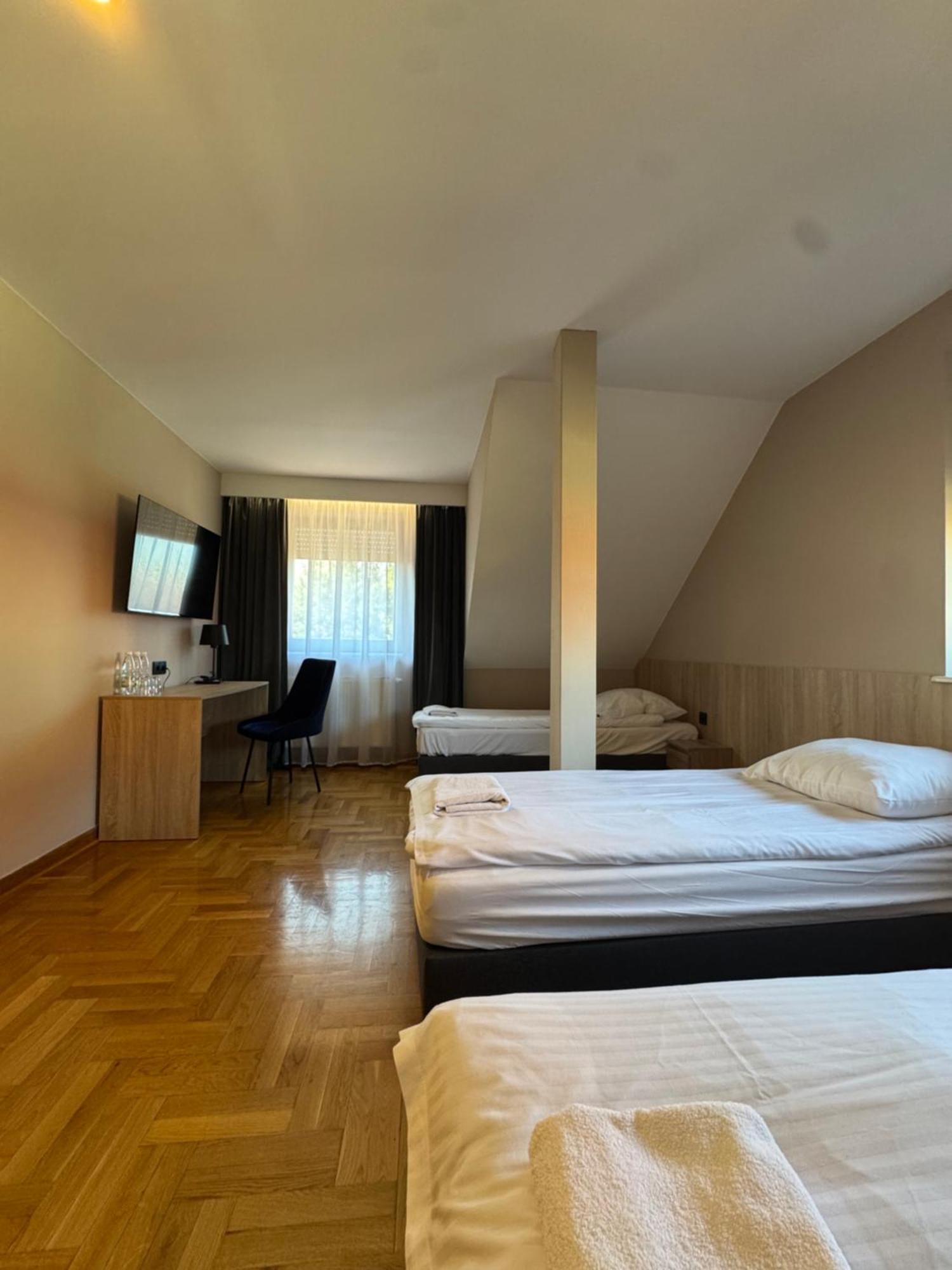 Hotel Zodiak Sucha  Екстер'єр фото